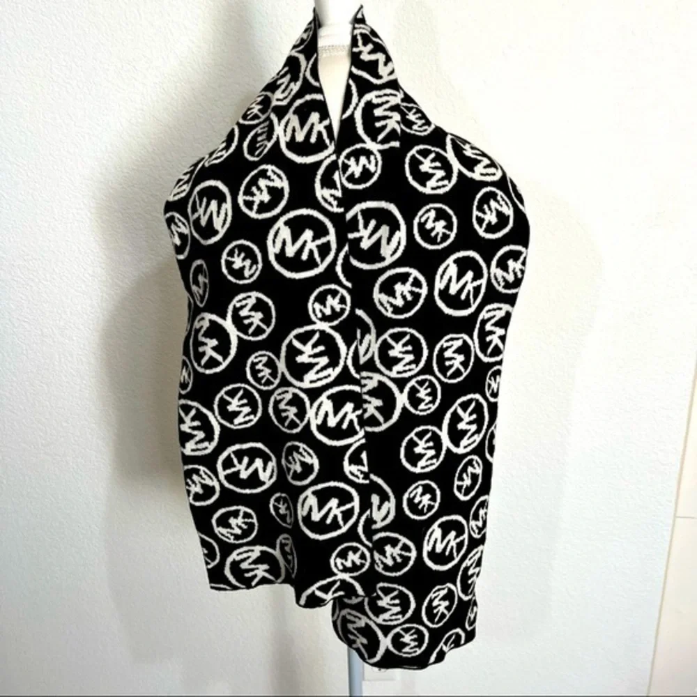 Michael Kors MK Black & White Off White Circle Logo Signature Scarf Reversible